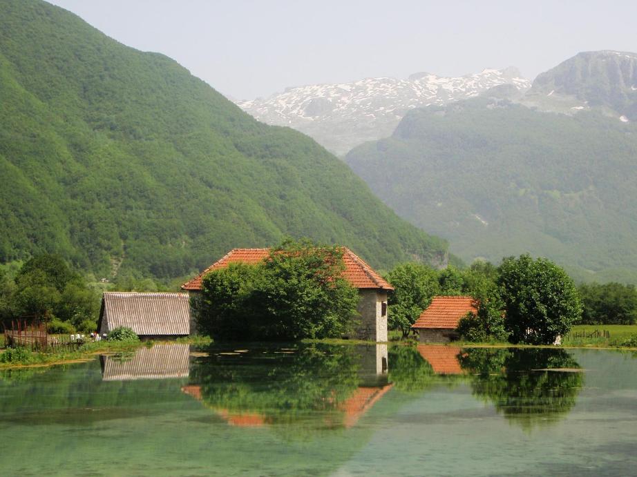 Plavsko Jezero (Montenegro Tourist Office)